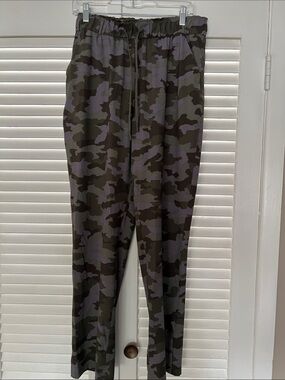 Women’s Lululemon camo joggers size 10